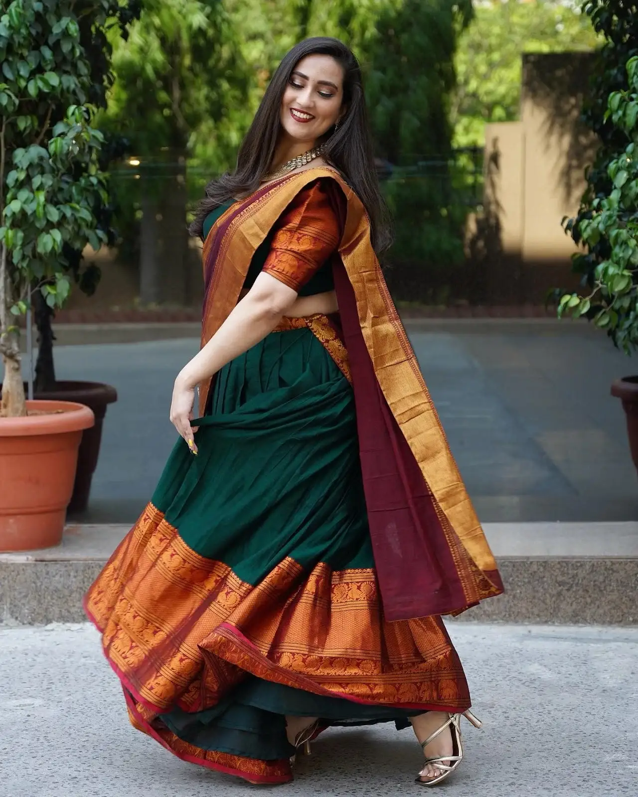 TV ANCHOR MANJUSHA RAMPALLI IN GREEN LEHENGA CHOLI 11